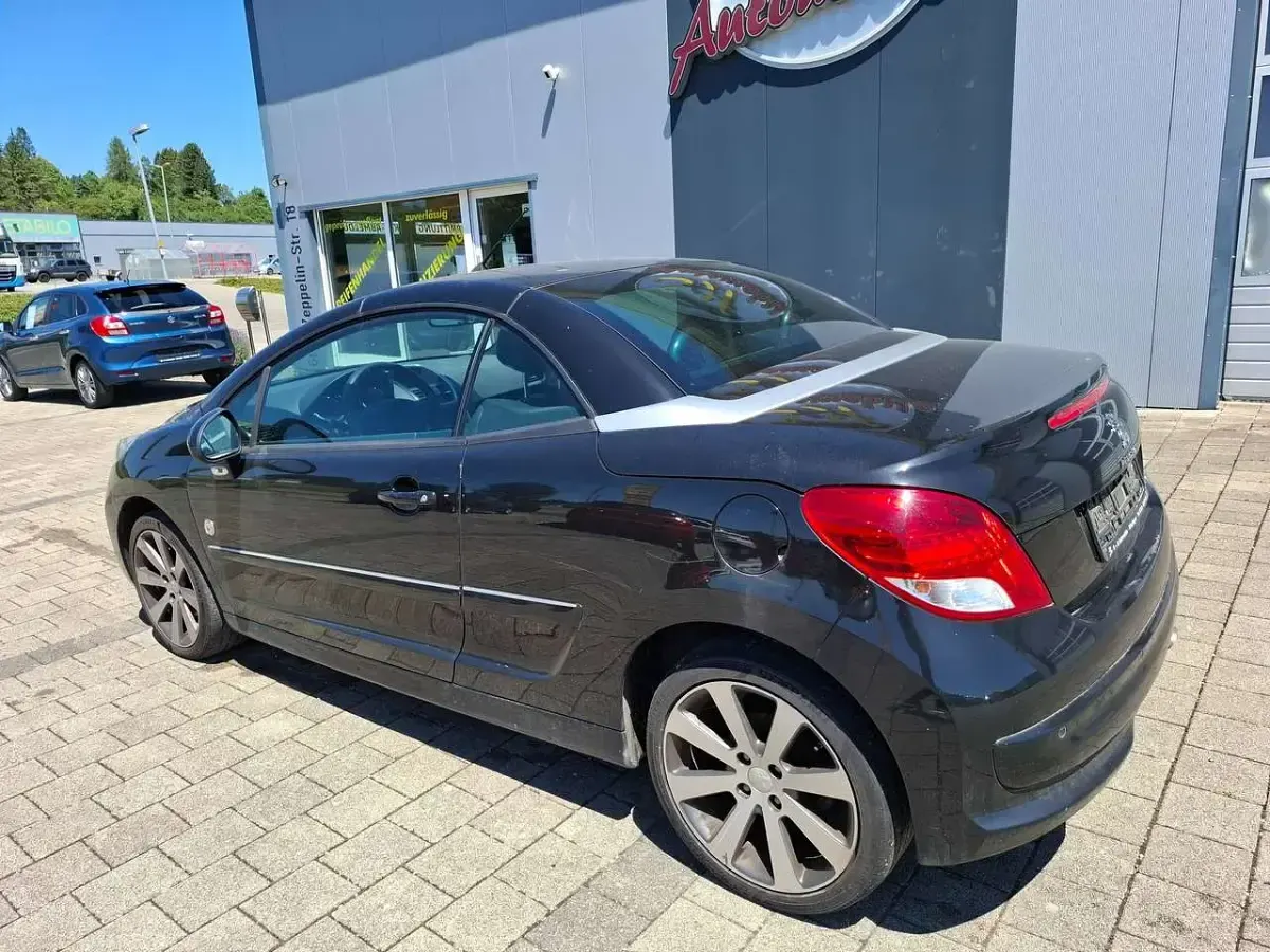 Gebraucht Peugeot 207 CC Roland Garros 111 PS (81 kW) 2012 Farbe schwarz obsidien Cabrio