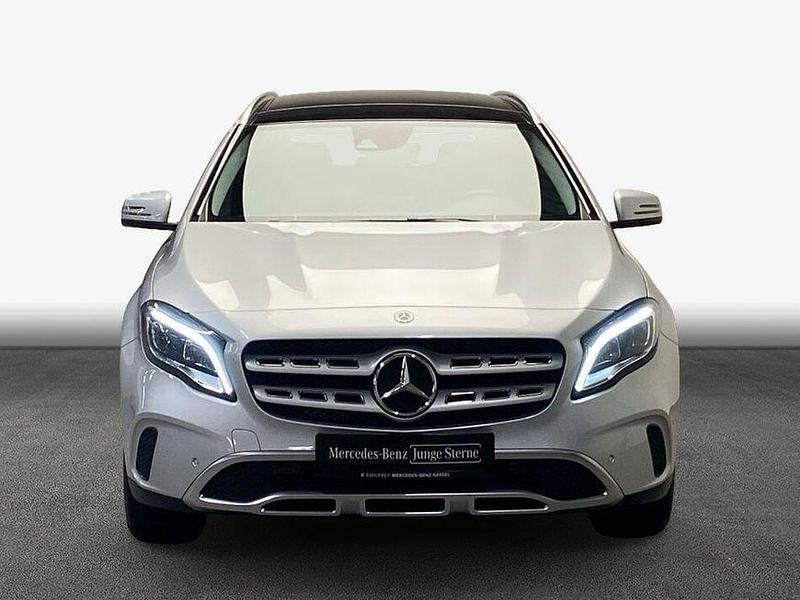 Gebraucht Mercedes GLA200 Urban 156 PS (114 kW) 2019 Iridiumsilber metallic SUV