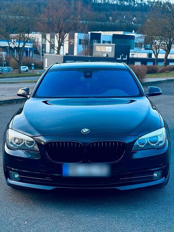 Schwarz Gebraucht 2013 BMW 730 Limousine | 12.500 € (Guter Preis) - Bild 1/4
