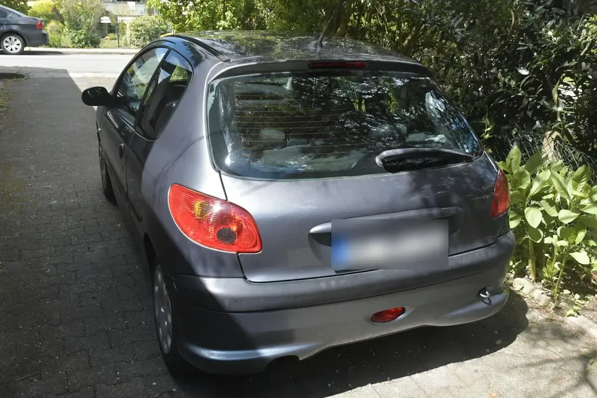 Gebraucht Peugeot 206 75 PS (55 kW) 2009 Silber Kleinwagen
