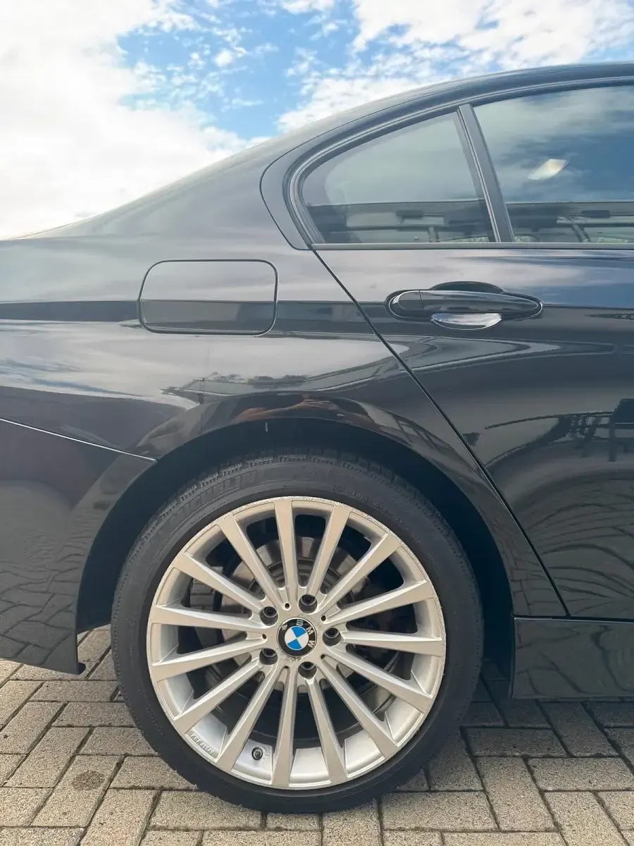 Gebraucht BMW 318 143 PS (105 kW) 2012 Schwarz Limousine
