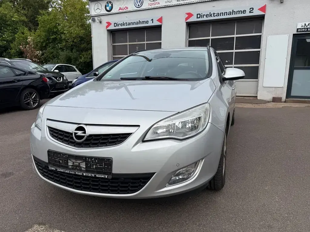 Gebraucht Opel Astra Design Edition 110 PS (80 kW) 2012 Silber Kombi