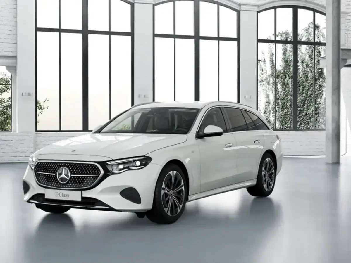 Gebraucht Mercedes E300 197 PS (144 kW) 2025 Manufaktur lack manufaktur opa Kombi