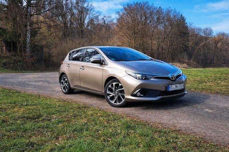 Gebraucht Toyota Auris Design 116 PS (85 kW) 2016 Beige Limousine