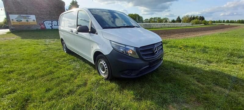 Weiß Gebraucht 2015 Mercedes Vito Van / Kleinbus | 11.700 € - Bild 1/4