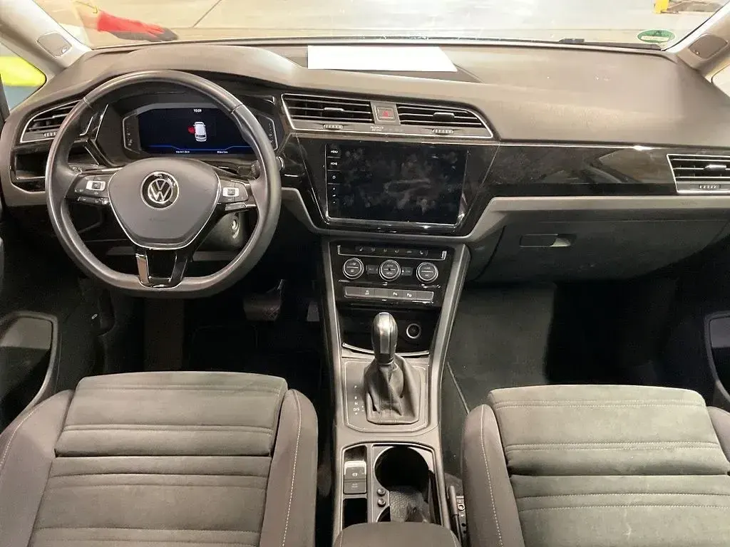 Gebraucht VW Touran Comfortline 150 PS (110 kW) 2022 Silber Van / Kleinbus