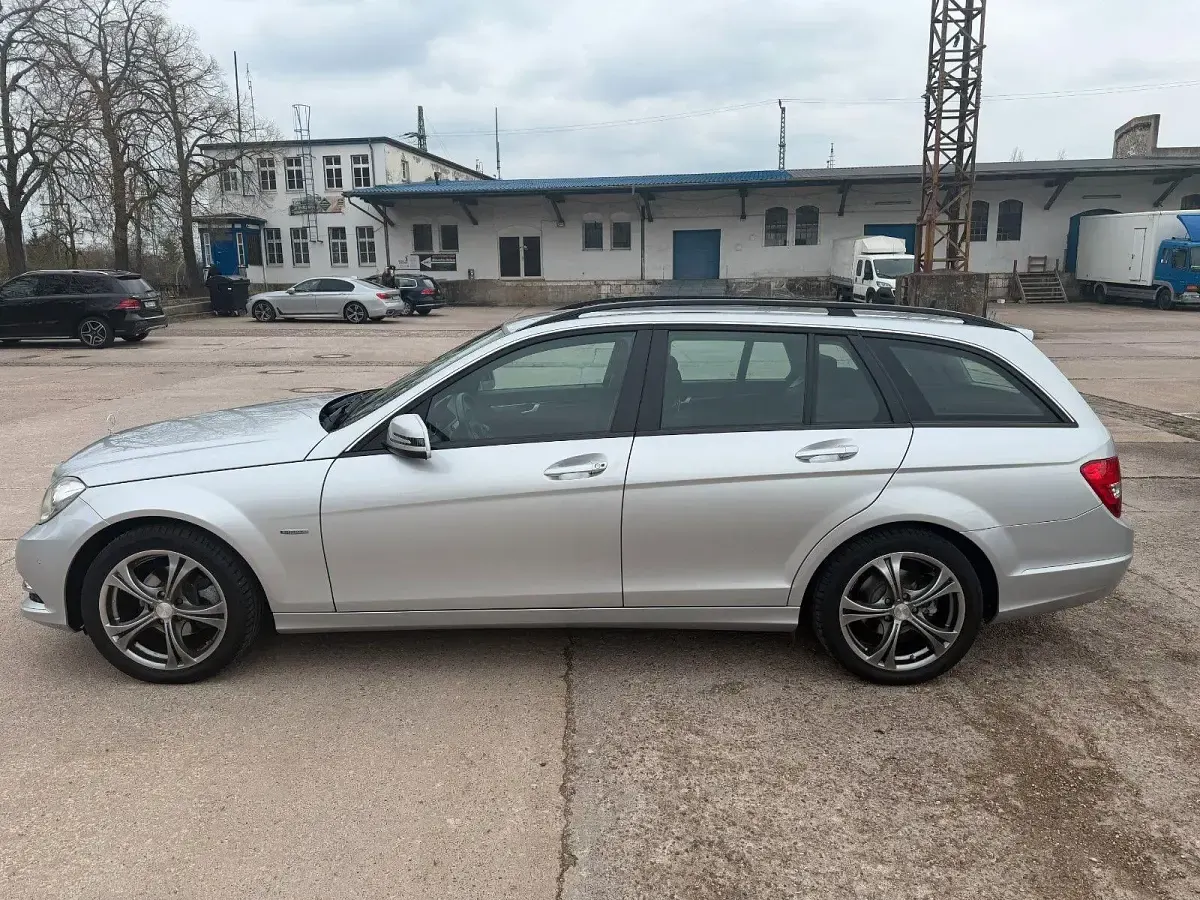 Gebraucht Mercedes C180 156 PS (114 kW) 2011 Silber Kombi