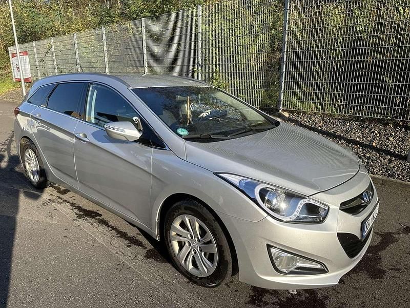 Gebraucht Hyundai i40 Premium 136 PS (100 kW) 2013 Kombi