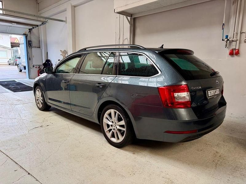Gebraucht Skoda Octavia Ambition 150 PS (110 kW) 2018 Grau Kombi