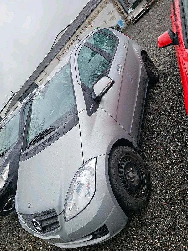 Gebraucht Mercedes A160 95 PS (69 kW) 2012 Silber Kleinwagen