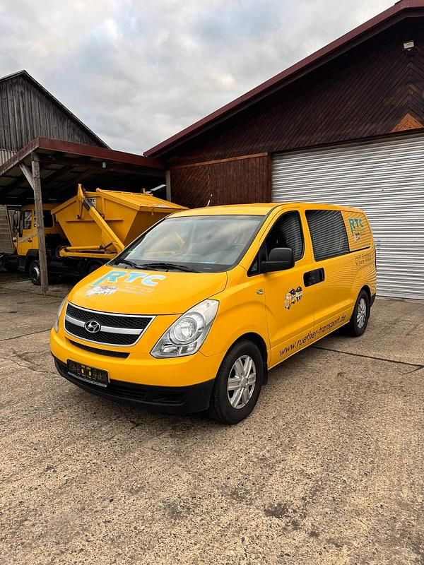 Gebraucht Hyundai H-1 170 PS (125 kW) 2010 Gelb Van / Kleinbus