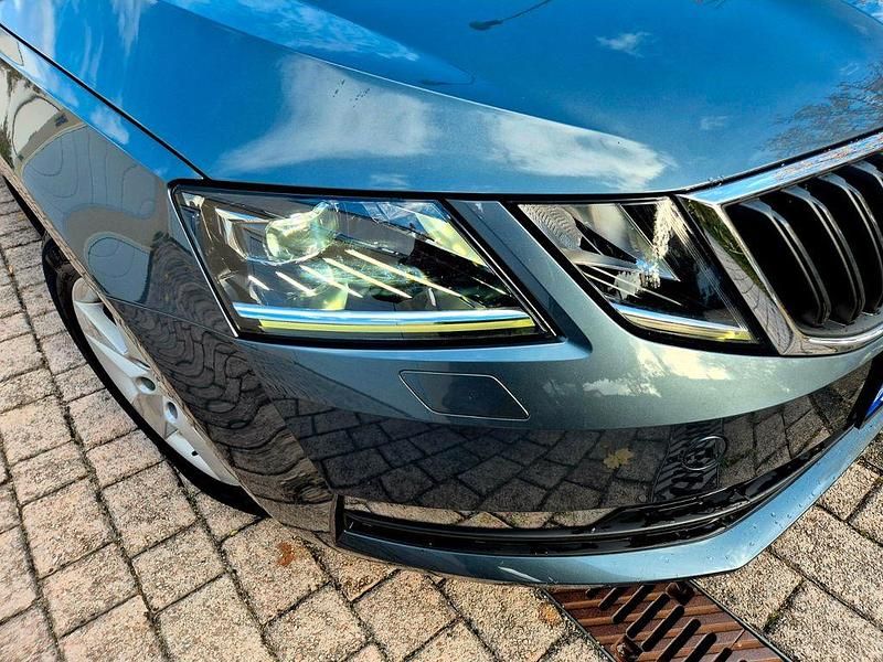 Grau Gebraucht 2018 Skoda Octavia Ambition Kombi | 15.000 € (Guter Preis) - Bild 1/4