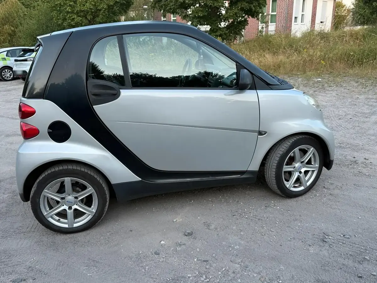 Gebraucht Smart ForTwo Coupé 61 PS (44 kW) 2009 Silber Coupé