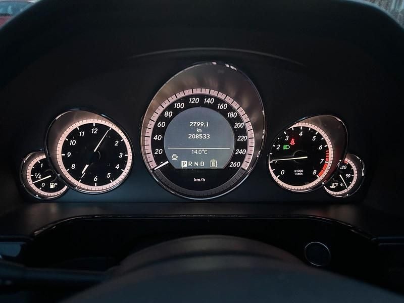 Gebraucht Mercedes E250 204 PS (150 kW) 2010 Grau Kombi