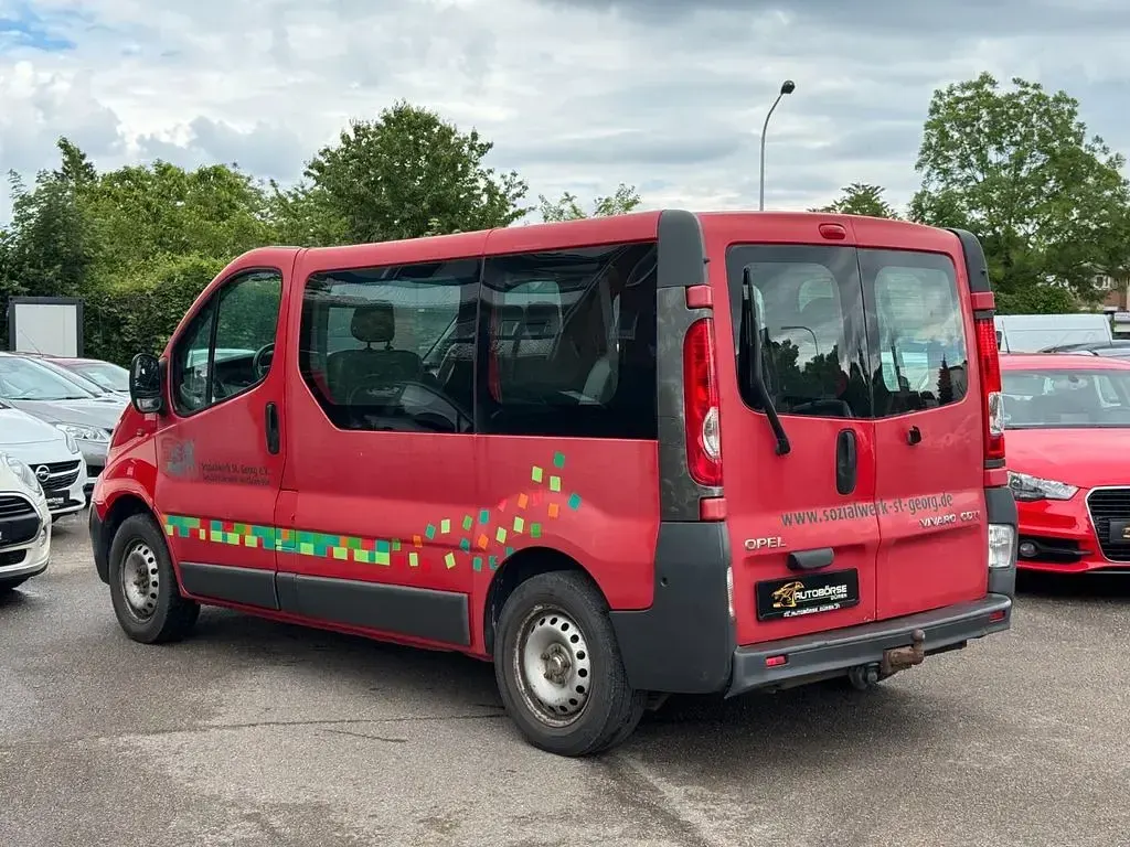 Gebraucht Opel Vivaro 114 PS (83 kW) 2010 Rot Van / Kleinbus