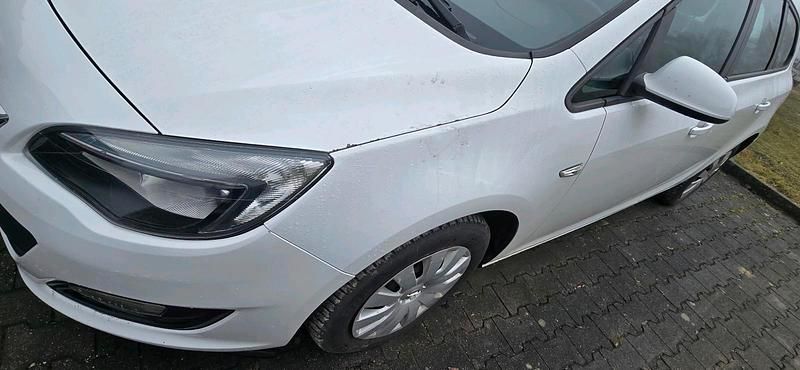 Gebraucht Opel Astra 120 PS (88 kW) 2014 Weiß Kombi