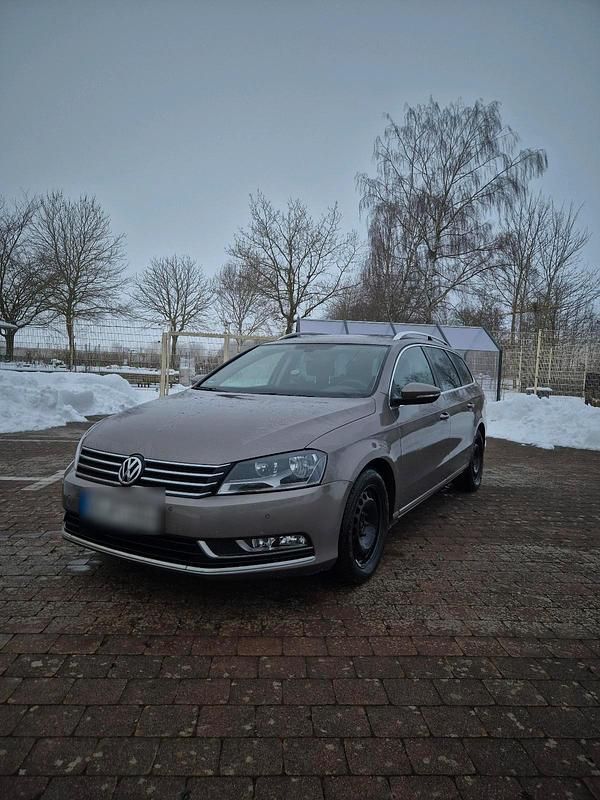 Braun Gebraucht 2011 VW Passat Comfortline Kombi | 6.290 € (Fairer Preis) - Bild 1/4