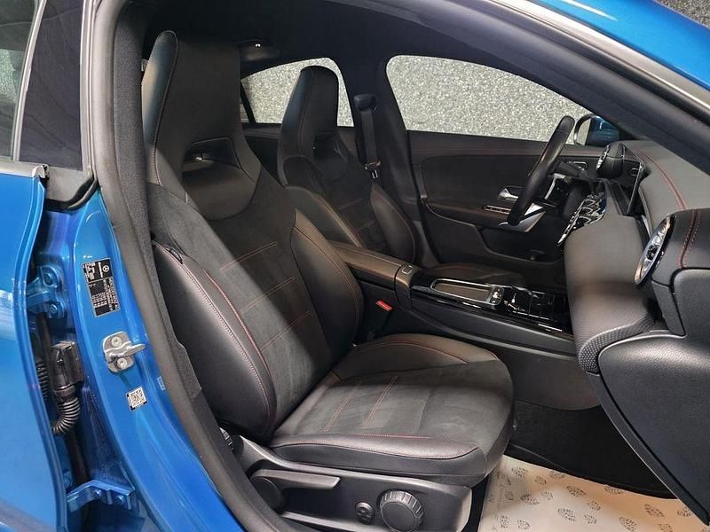 Gebraucht Mercedes CLA200 AMG line 150 PS (110 kW) 2024 Blau Limousine