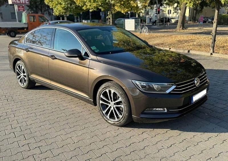 Braun Gebraucht 2015 VW Passat Comfortline Limousine | 14.200 € (Fairer Preis) - Bild 1/4