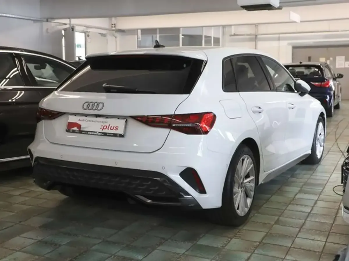 Gebraucht Audi A3 S-Line 150 PS (110 kW) 2025 Gletscherweiß metallic Limousine