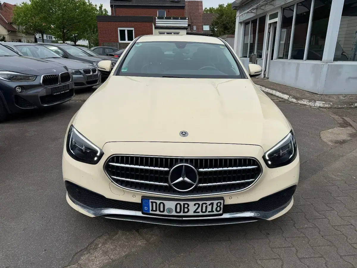 Gebraucht Mercedes E220 194 PS (142 kW) 2021 Beige Limousine