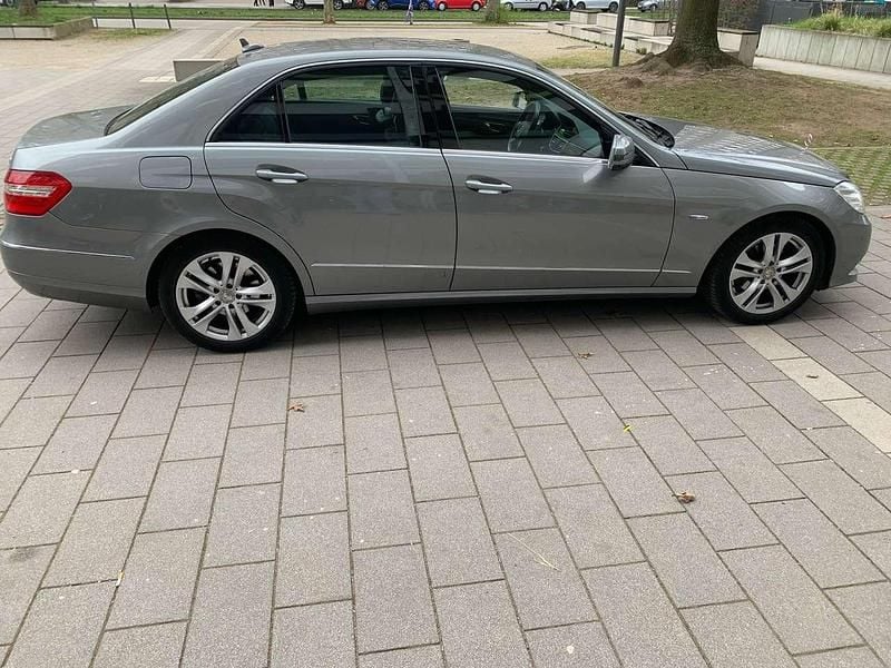 Gebraucht Mercedes E200 184 PS (135 kW) 2011 Silber Limousine