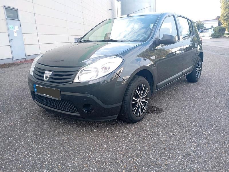 Grau Gebraucht 2009 Dacia Sandero Kleinwagen | 2.300 € - Bild 1/4