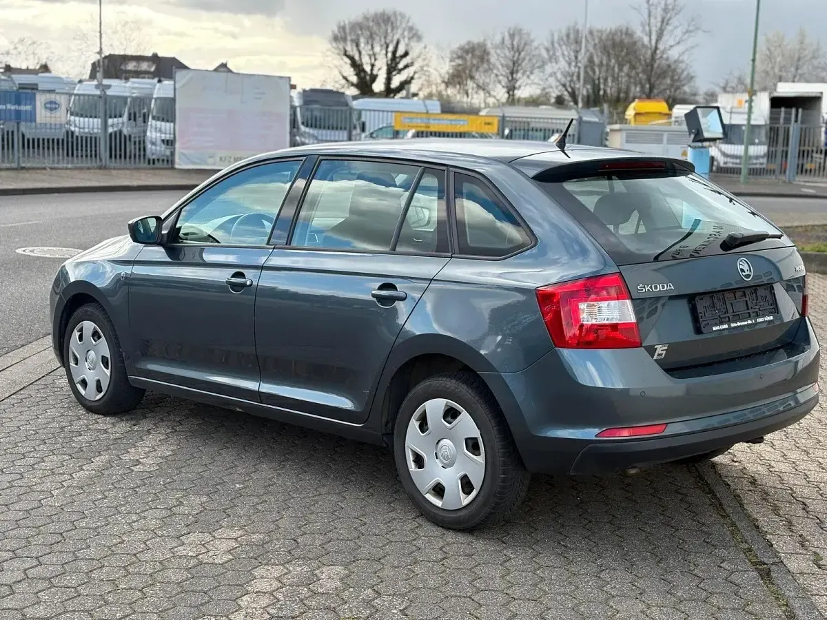 Gebraucht Skoda Rapid Elegance 105 PS (77 kW) 2014 Grau Kleinwagen