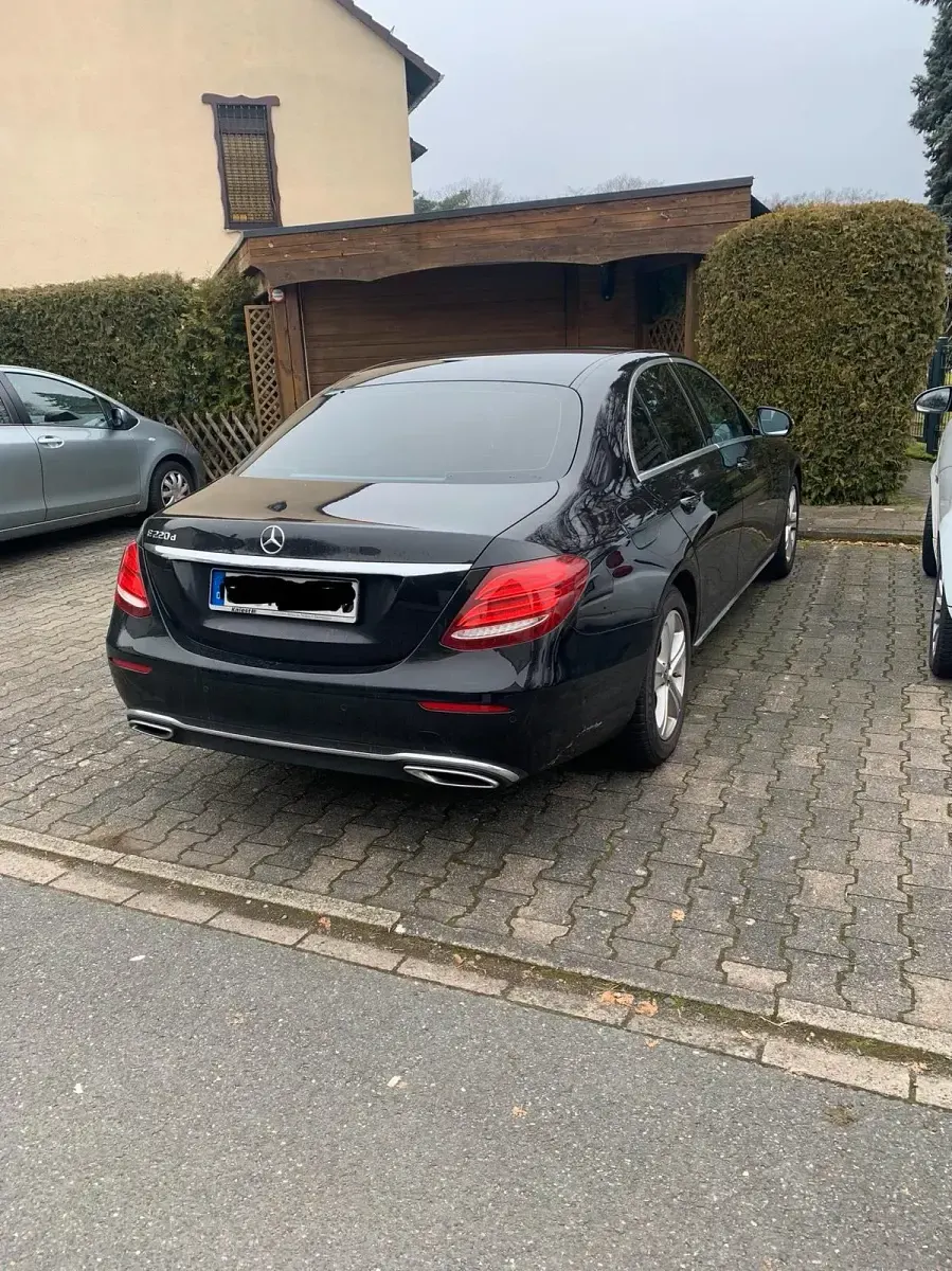 Gebraucht Mercedes E220 Avantgarde 196 PS (144 kW) 2018 Schwarz Limousine