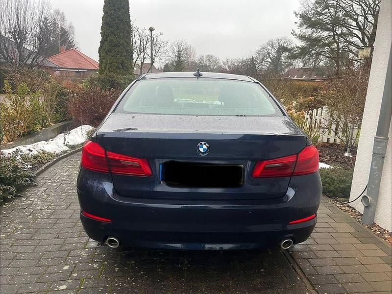 Second-hand BMW 520 190 CP (139 kW) 2017 Albastru Berlinǎ