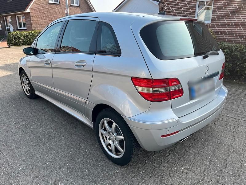 Gebraucht Mercedes B180 109 PS (80 kW) 2007 Silber Van / Kleinbus