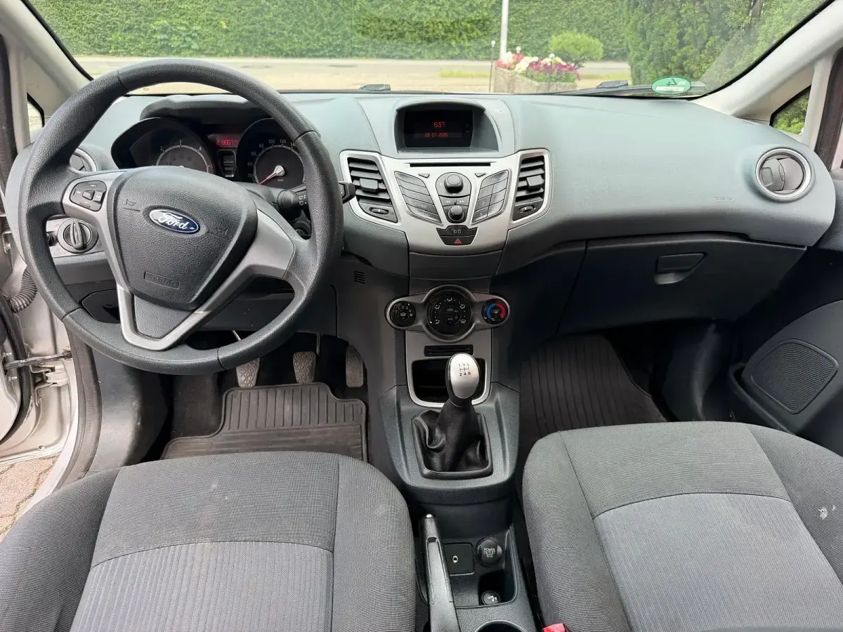 Gebraucht Ford Fiesta 75 PS (55 kW) 2011 Silber Kleinwagen