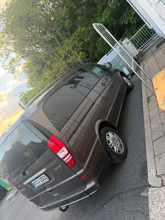 Gebraucht Mercedes Viano Edition 224 PS (164 kW) 2012 Braun Van / Kleinbus