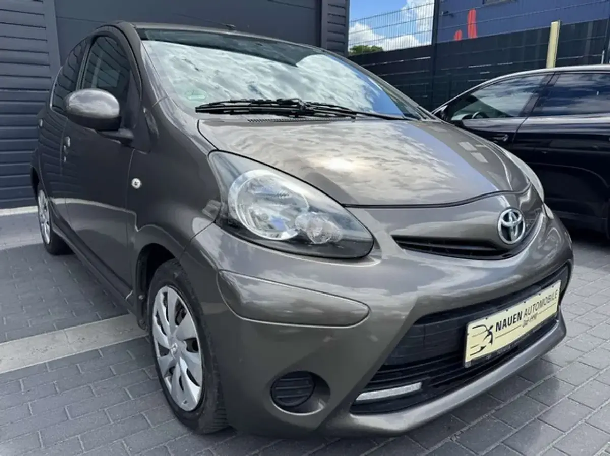 Gebraucht Toyota Aygo Cool 68 PS (50 kW) 2013 Braun Kleinwagen