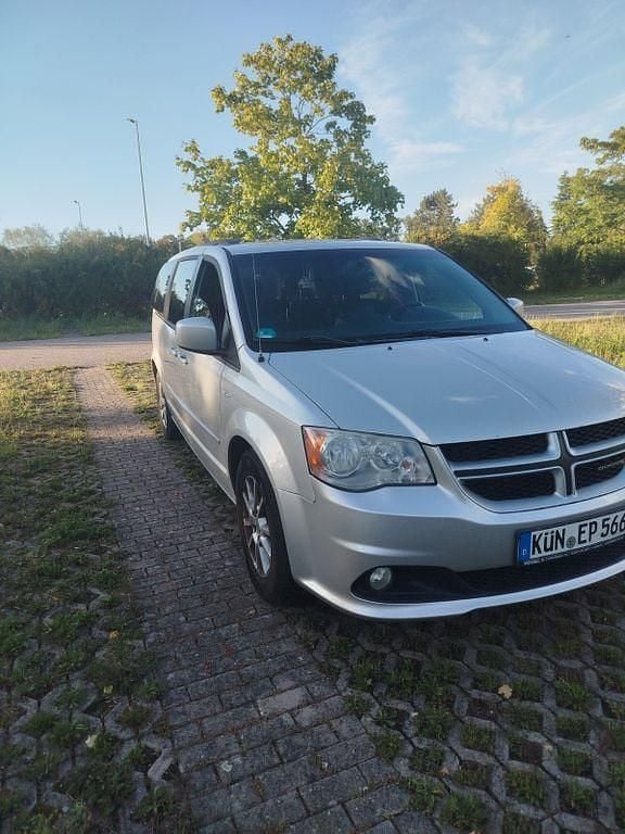 Schwarz Gebraucht 2012 Dodge Grand Caravan Van / Kleinbus | 9.000 € - Bild 1/4