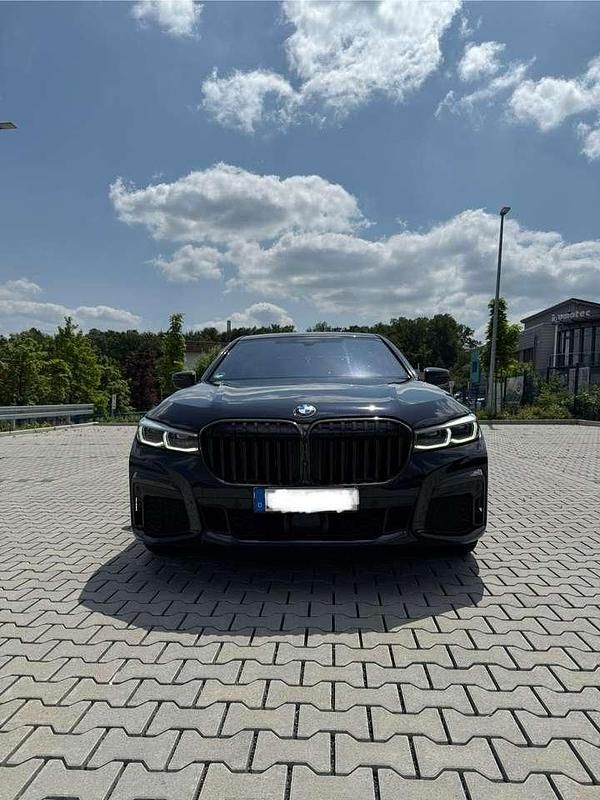 Schwarz Gebraucht 2020 BMW 730 M Sport Limousine | 47.700 € - Bild 1/4