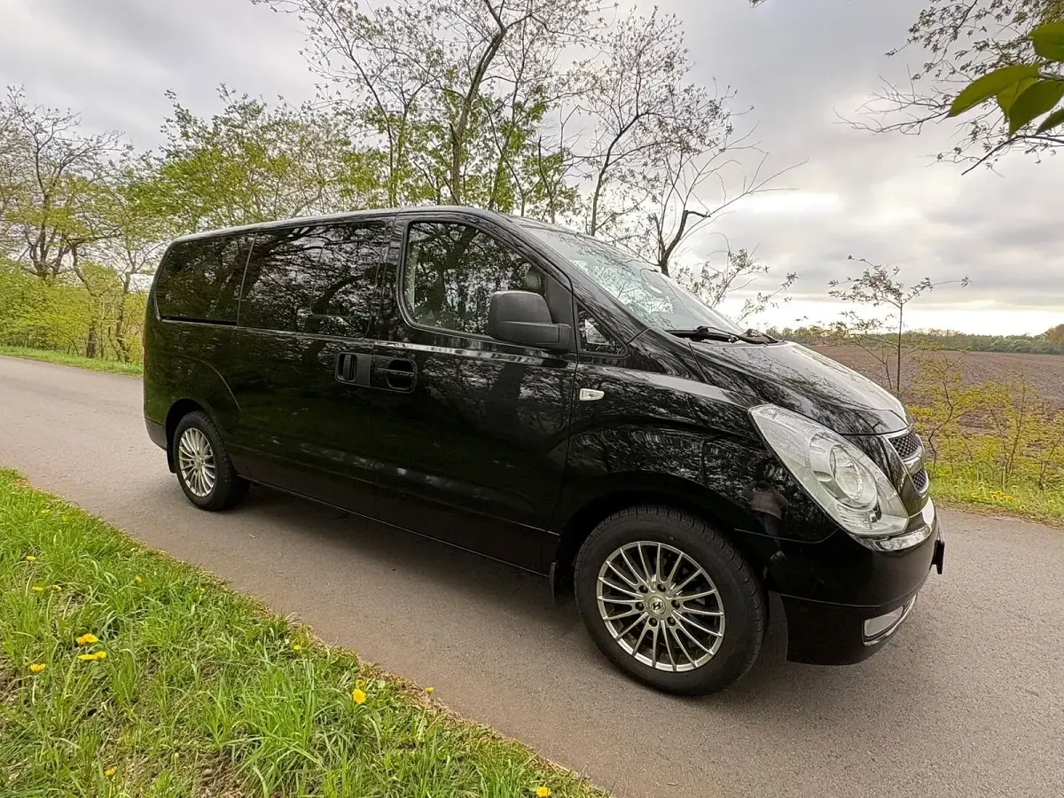 Gebraucht Hyundai H-1 170 PS (125 kW) 2011 Schwarz Van / Kleinbus