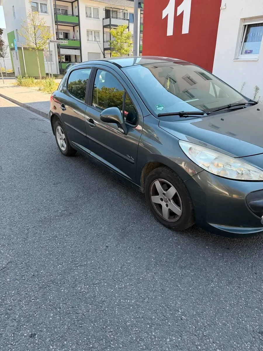 Gebraucht Peugeot 207 95 PS (69 kW) 2009 Grau Kleinwagen
