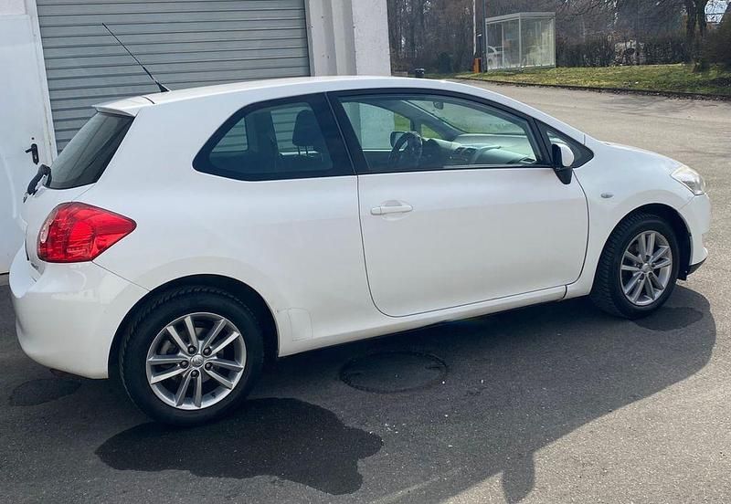 Gebraucht Toyota Auris 99 PS (72 kW) 2009 Weiß Kleinwagen