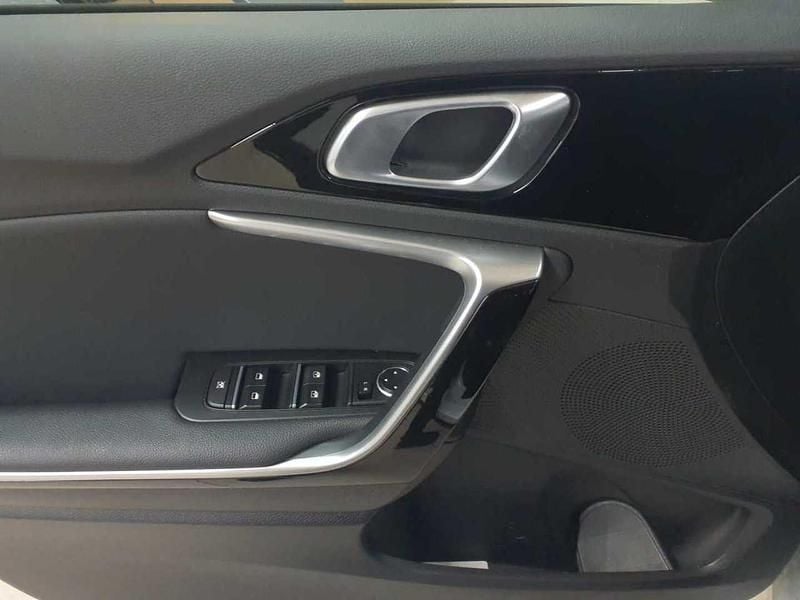 Gebraucht Kia Ceed Vision 160 PS (117 kW) 2021 Carraraweiß Kleinwagen