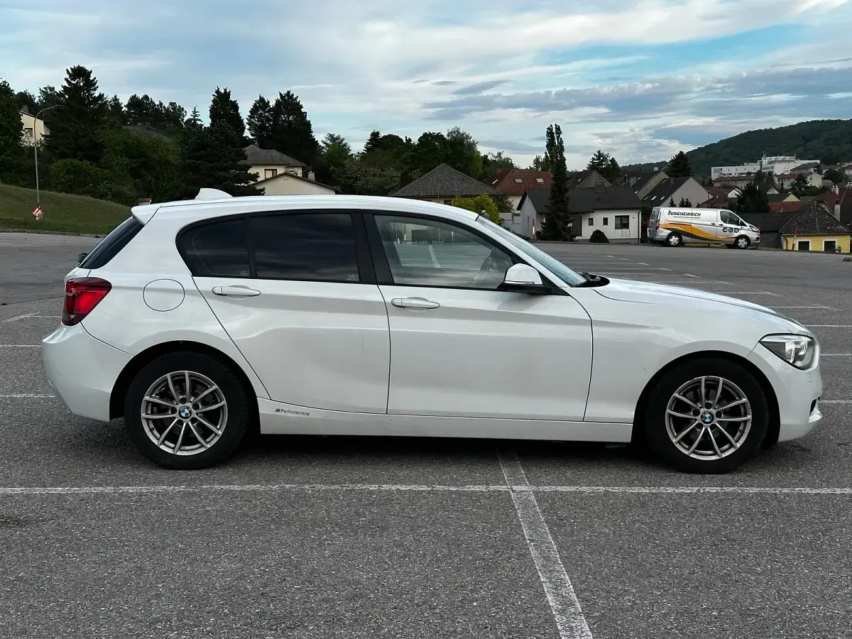Gebraucht BMW 116 116 PS (85 kW) 2011 Weiß Kleinwagen