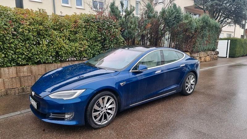 Blau Gebraucht 2019 Tesla Model S Kleinwagen | 40.500 € - Bild 1/4