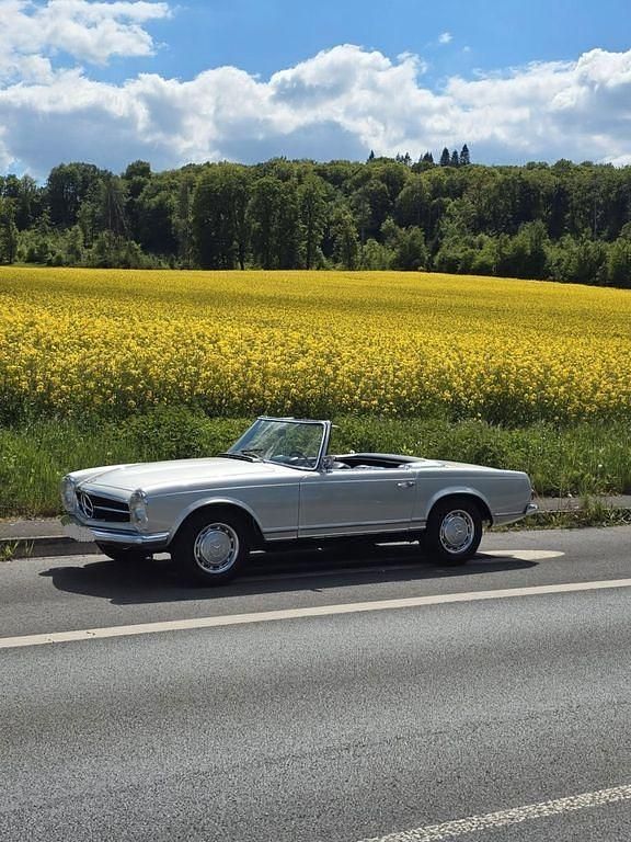 Silber Gebraucht 1967 Mercedes 250 Cabrio | 89.000 € - Bild 1/4