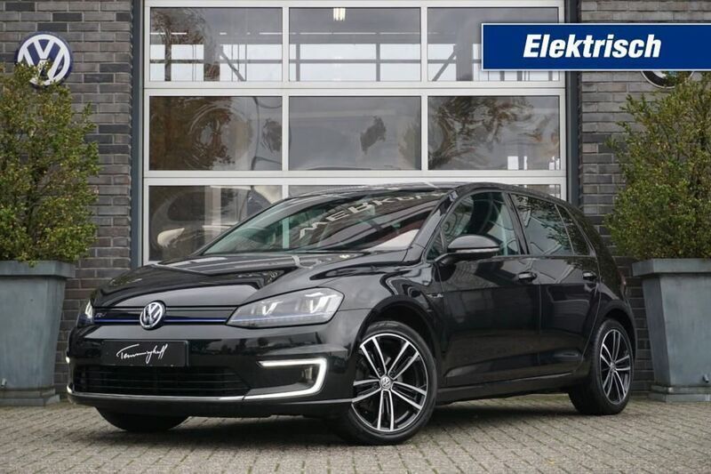 Schwarz Gebraucht 2015 VW e-Golf R-line Kleinwagen | 12.950 € (Fairer Preis) - Bild 1/4