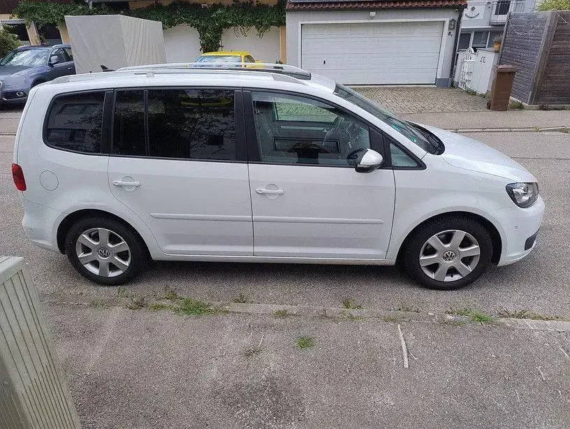 Gebraucht VW Touran Cup 140 PS (102 kW) 2014 Weiß Van / Kleinbus