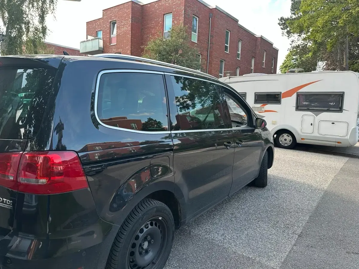 Gebraucht VW Sharan 140 PS (102 kW) 2012 Schwarz Van / Kleinbus