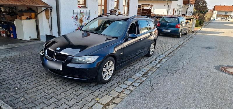 Gebraucht BMW 320 163 PS (119 kW) 2007 Blau Kombi