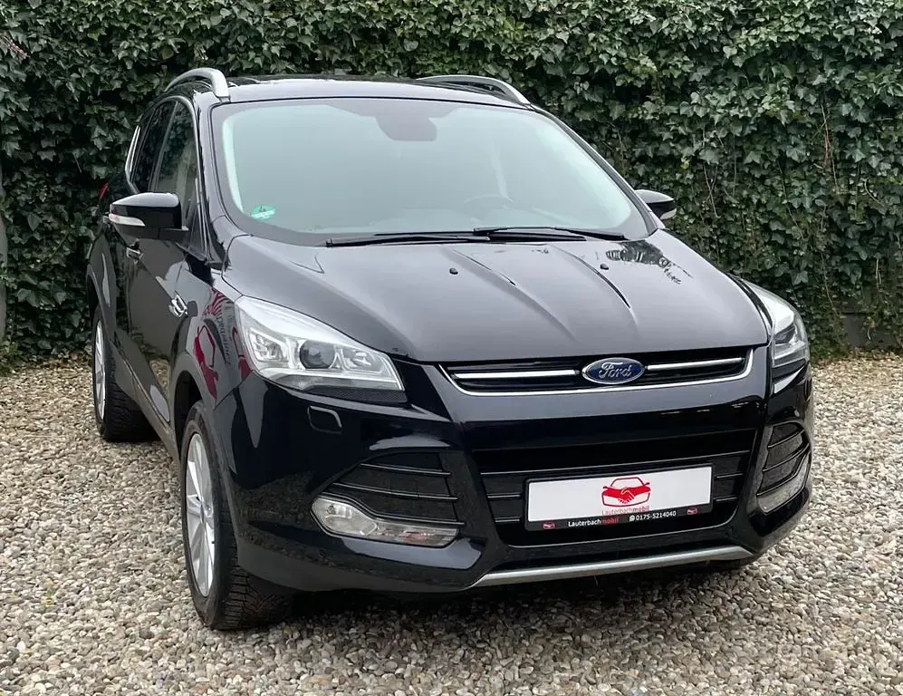 Usado Ford Kuga Titanium 150 HP (110 kW) 2016 Preto SUV
