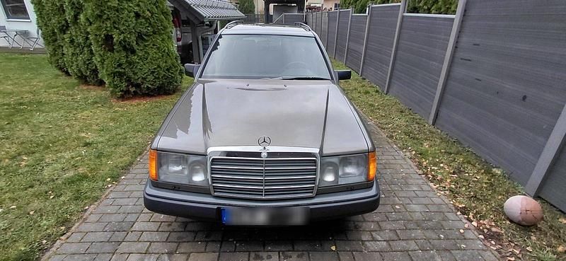 Gebraucht Mercedes E230 136 PS (100 kW) 1989 Grau Kombi