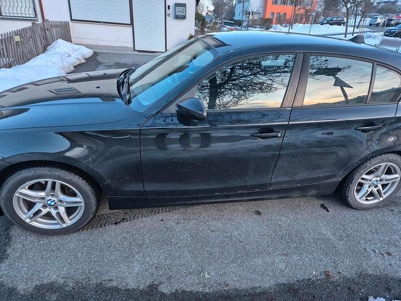 Gebraucht BMW 118 143 PS (105 kW) 2007 Schwarz Kleinwagen
